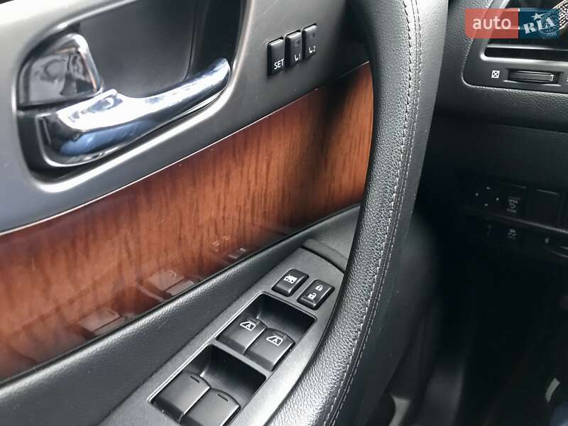 Внедорожник / Кроссовер Infiniti QX70 2013 в Петрове