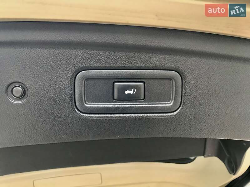 Внедорожник / Кроссовер Infiniti QX70 2013 в Петрове