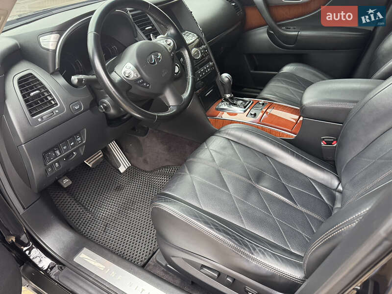 Внедорожник / Кроссовер Infiniti QX70 2013 в Одессе