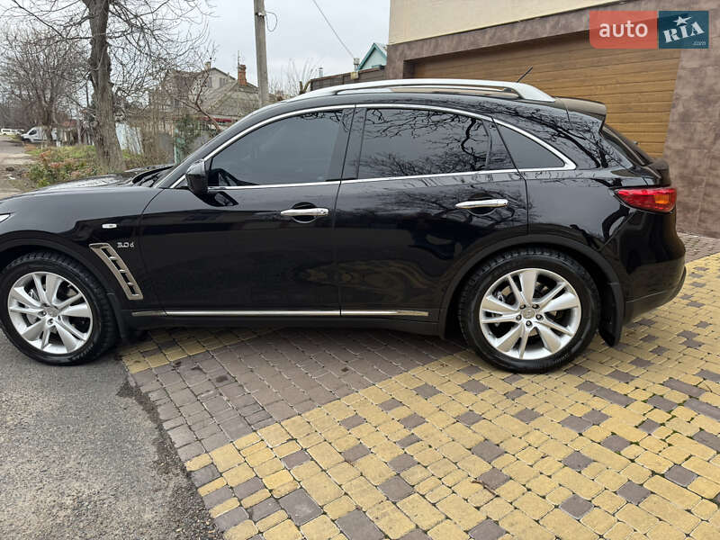 Внедорожник / Кроссовер Infiniti QX70 2013 в Одессе