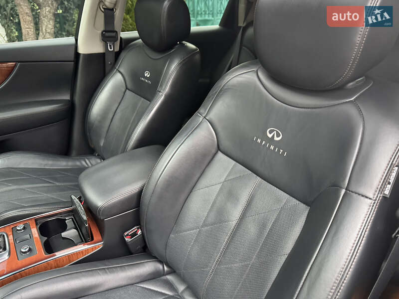 Внедорожник / Кроссовер Infiniti QX70 2013 в Одессе