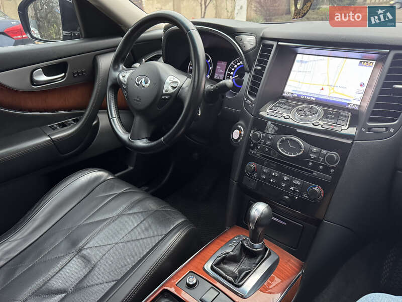 Внедорожник / Кроссовер Infiniti QX70 2013 в Одессе