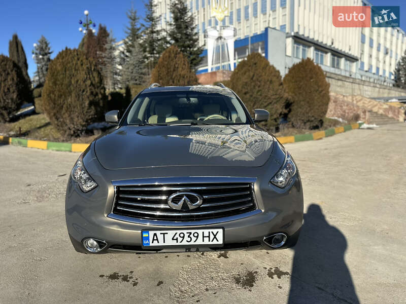 Внедорожник / Кроссовер Infiniti QX70 2014 в Ивано-Франковске