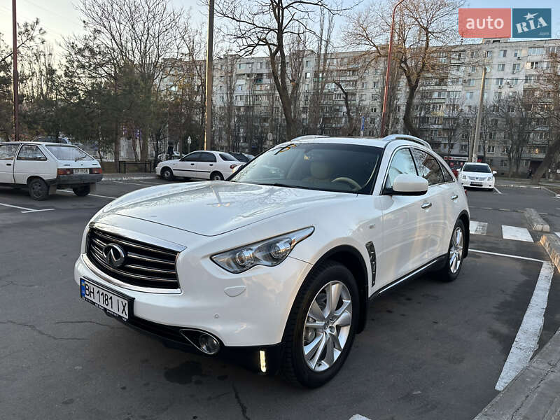 Infiniti QX70 2013