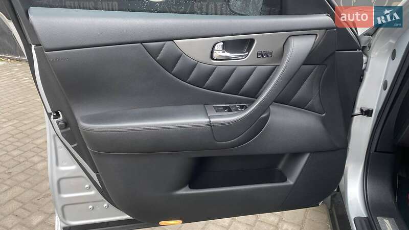 Внедорожник / Кроссовер Infiniti QX70 2014 в Виннице