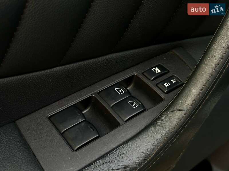 Внедорожник / Кроссовер Infiniti QX70 2015 в Одессе