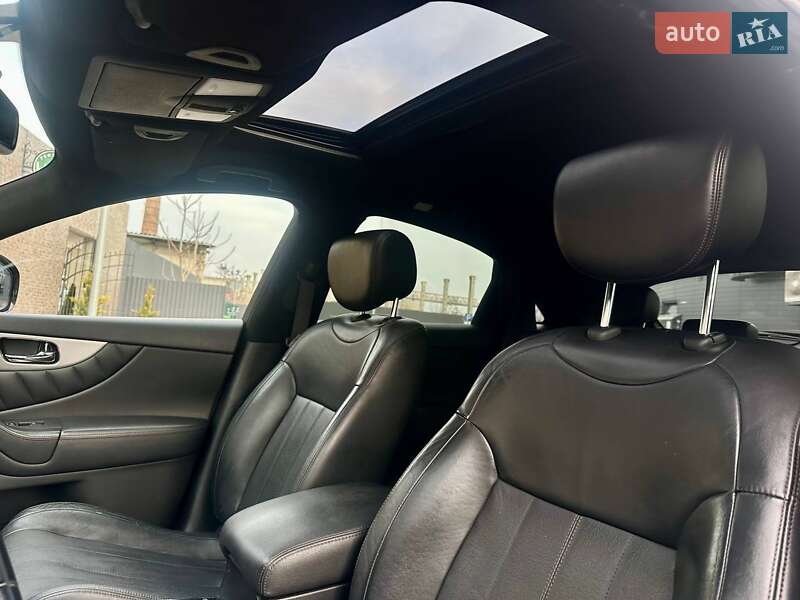 Внедорожник / Кроссовер Infiniti QX70 2015 в Одессе