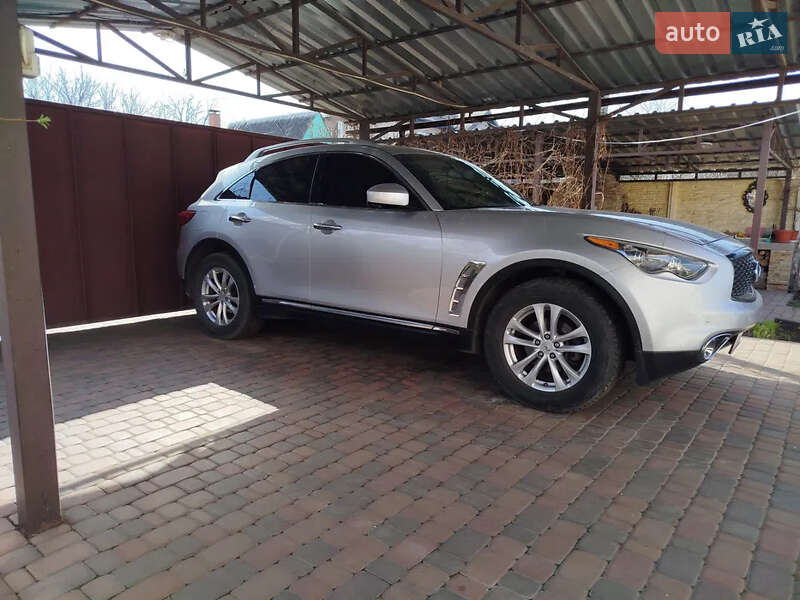 Внедорожник / Кроссовер Infiniti QX70 2017 в Харькове