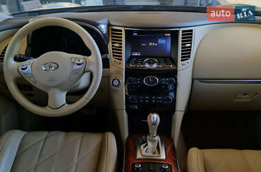 Позашляховик / Кросовер Infiniti QX70 2015 в 