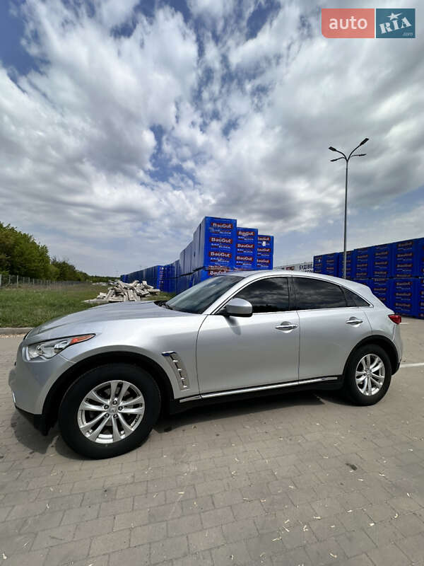 Позашляховик / Кросовер Infiniti QX70 2016 в Києві