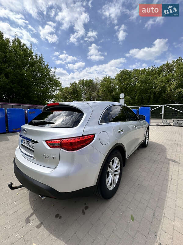 Позашляховик / Кросовер Infiniti QX70 2016 в Києві