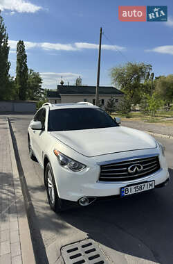 Внедорожник / Кроссовер Infiniti QX70 2013 в 