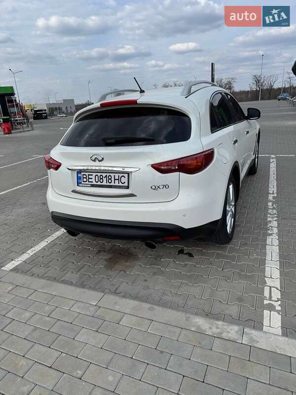 Внедорожник / Кроссовер Infiniti QX70 2013 в Николаеве