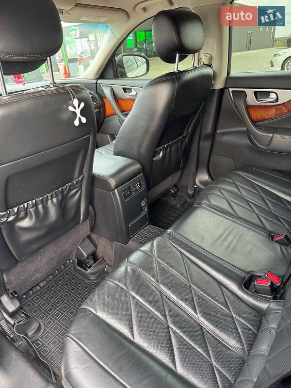 Внедорожник / Кроссовер Infiniti QX70 2013 в Николаеве