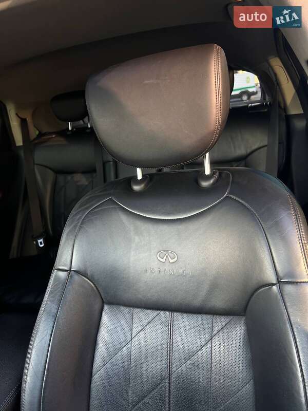 Внедорожник / Кроссовер Infiniti QX70 2013 в Хмельницком