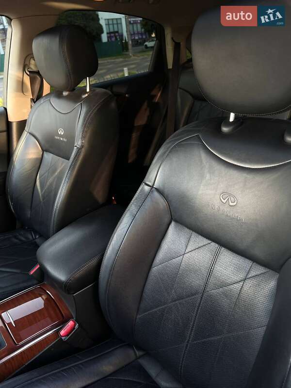 Внедорожник / Кроссовер Infiniti QX70 2013 в Хмельницком