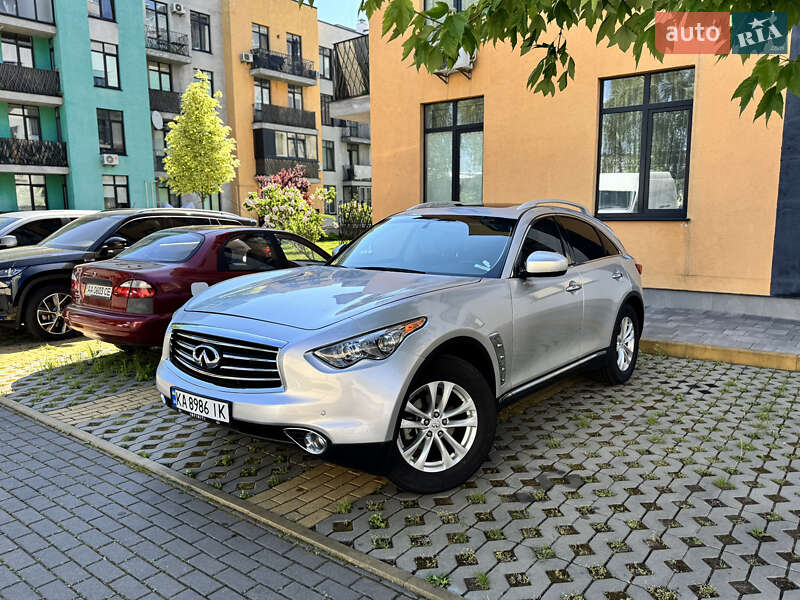 Внедорожник / Кроссовер Infiniti QX70 2014 в 