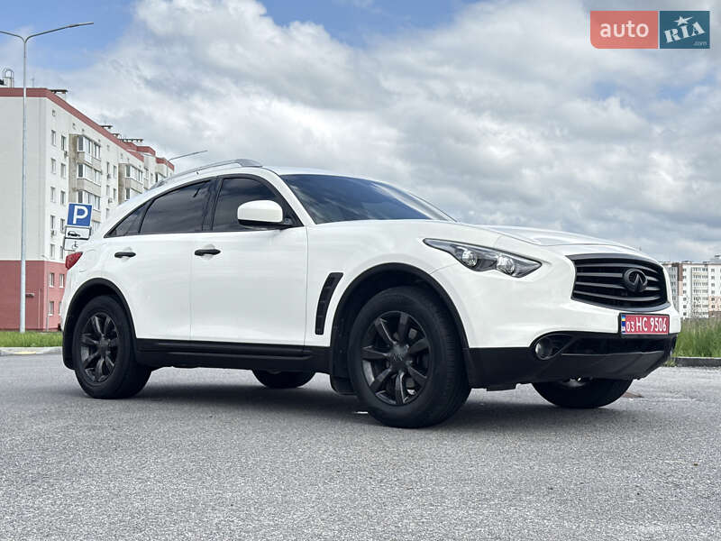 Внедорожник / Кроссовер Infiniti QX70 2016 в 