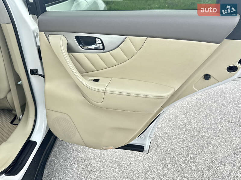 Внедорожник / Кроссовер Infiniti QX70 2016 в Виннице