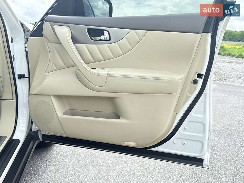 Внедорожник / Кроссовер Infiniti QX70 2016 в Виннице