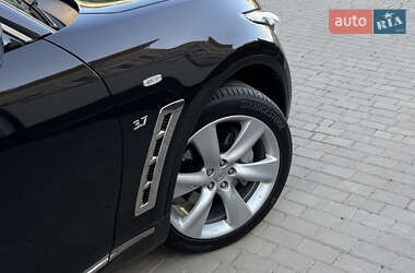 Позашляховик / Кросовер Infiniti QX70 2013 в 