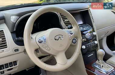 Позашляховик / Кросовер Infiniti QX70 2013 в 