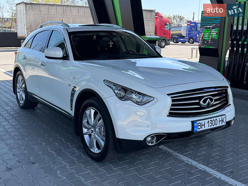 Infiniti QX70 2013