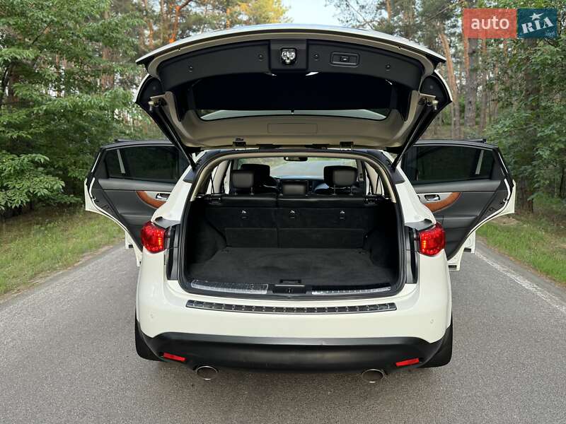 Внедорожник / Кроссовер Infiniti QX70 2014 в Киеве