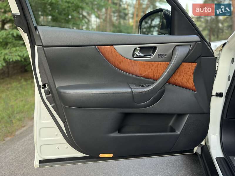 Внедорожник / Кроссовер Infiniti QX70 2014 в Киеве