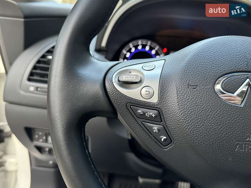 Внедорожник / Кроссовер Infiniti QX70 2014 в Киеве