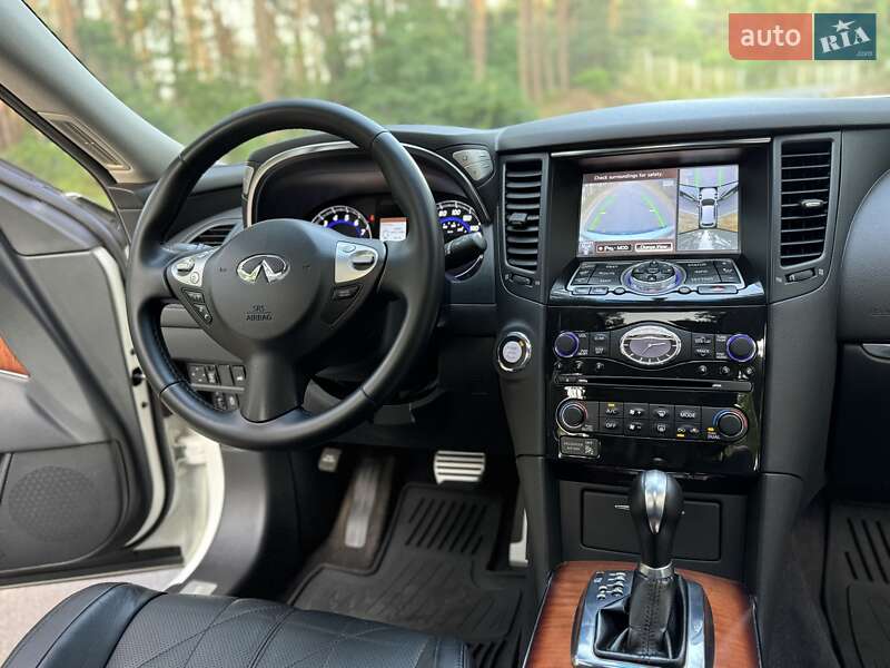 Внедорожник / Кроссовер Infiniti QX70 2014 в Киеве