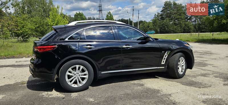 Внедорожник / Кроссовер Infiniti QX70 2015 в Вараше