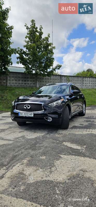 Внедорожник / Кроссовер Infiniti QX70 2015 в Вараше