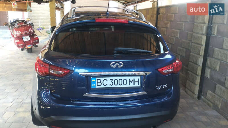 Внедорожник / Кроссовер Infiniti QX70 2015 в Шептицькому