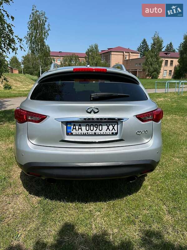 Внедорожник / Кроссовер Infiniti QX70 2015 в Киеве