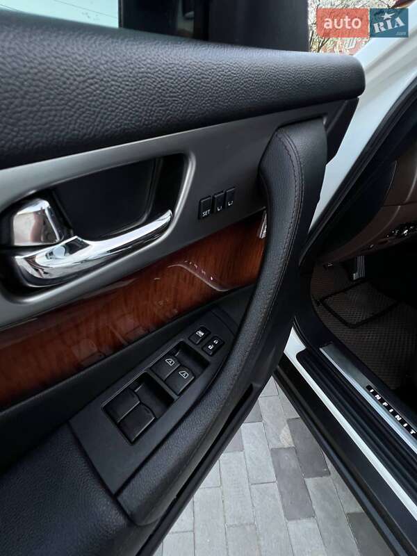 Внедорожник / Кроссовер Infiniti QX70 2013 в Киеве