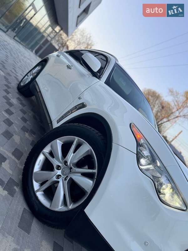 Внедорожник / Кроссовер Infiniti QX70 2013 в Киеве