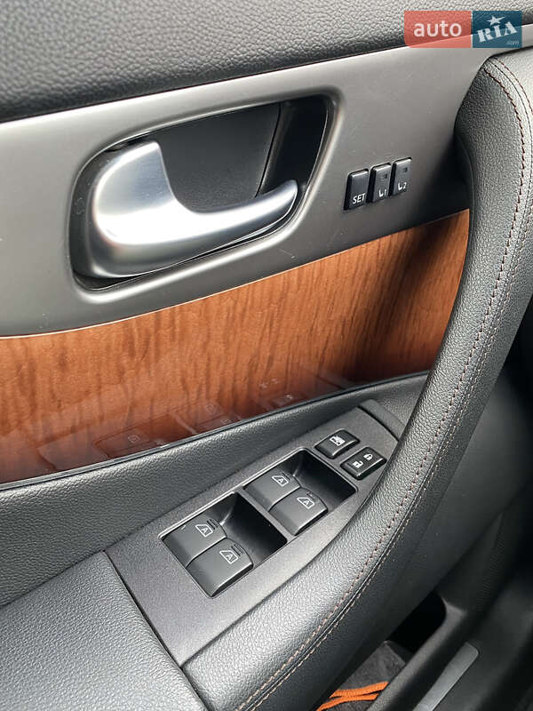 Внедорожник / Кроссовер Infiniti QX70 2016 в Киеве