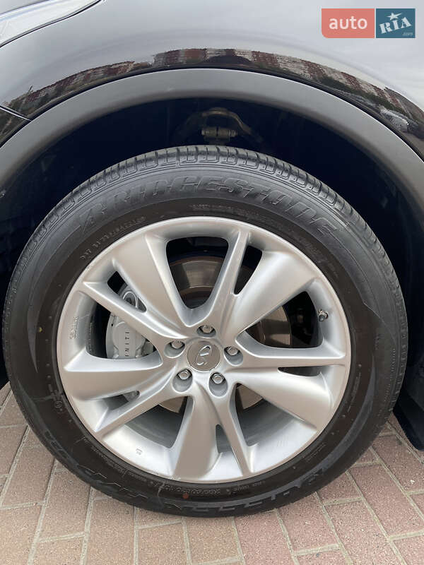 Внедорожник / Кроссовер Infiniti QX70 2016 в Киеве