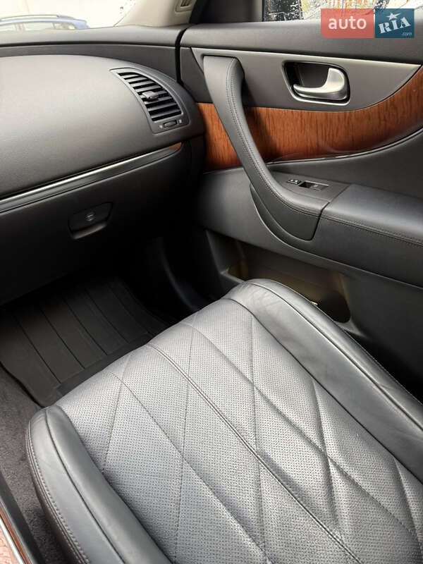 Внедорожник / Кроссовер Infiniti QX70 2016 в Киеве