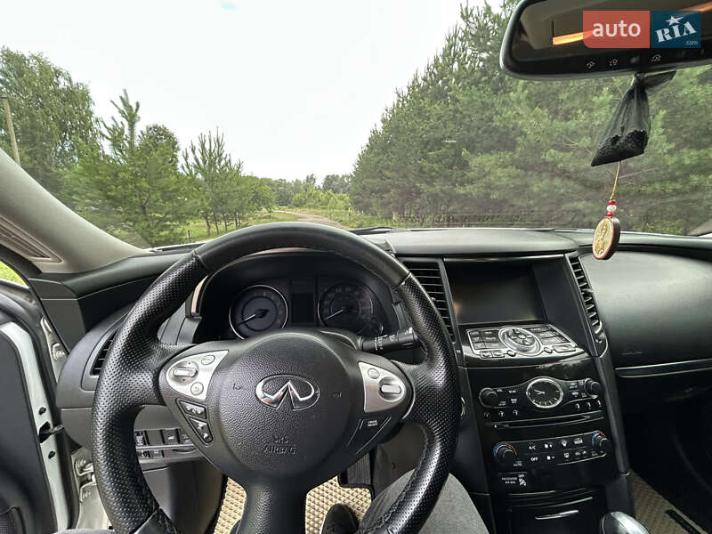 Внедорожник / Кроссовер Infiniti QX70 2014 в Полтаве фото 14 Внедорожник / Кроссовер Infiniti QX70 2014 в Полтаве