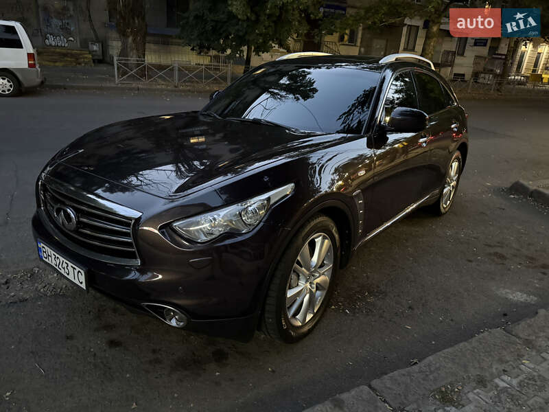 Infiniti QX70 2013