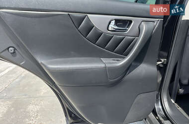 Позашляховик / Кросовер Infiniti QX70 2013 в 