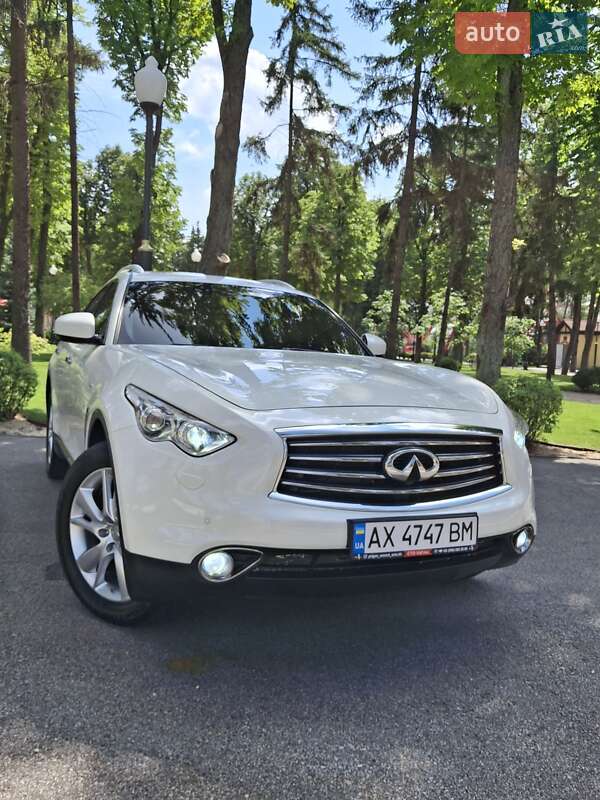 Внедорожник / Кроссовер Infiniti QX70 2014 в 