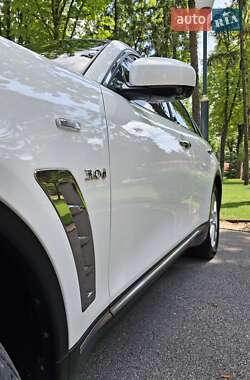 Внедорожник / Кроссовер Infiniti QX70 2014 в 
