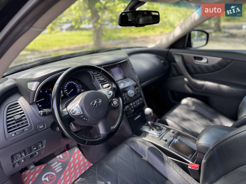 Позашляховик / Кросовер Infiniti QX70 2015 в Києві