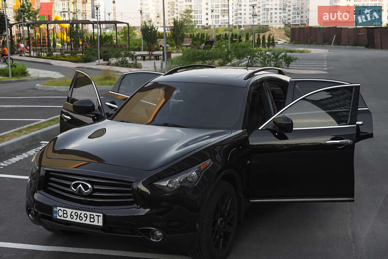 Infiniti QX70 2015
