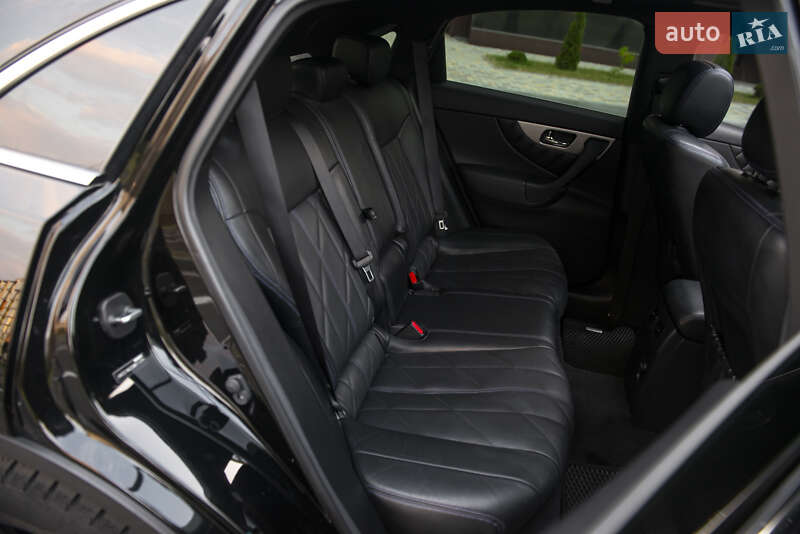 Внедорожник / Кроссовер Infiniti QX70 2015 в Чернигове