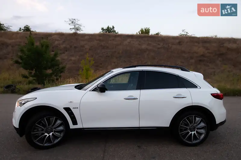Infiniti QX70 2016