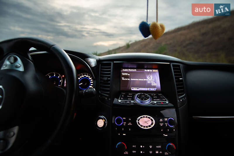 Внедорожник / Кроссовер Infiniti QX70 2016 в Одессе